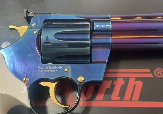 KORTH Classic Revolver 6 Zoll Blau Hochglänzend .44 Magnum - Vorführwaffe